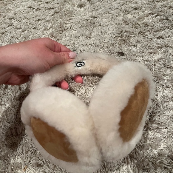 Ugg earmuffs - Picture 4 of 4